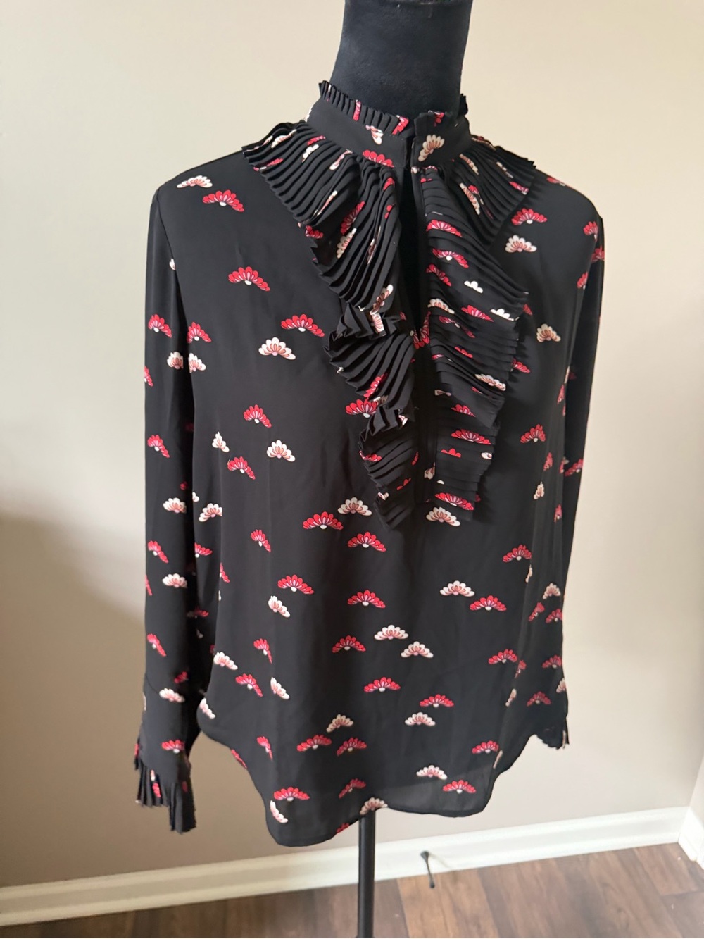 Ann Taylor Black Ruffle-Neck Floral Print Pleated Long Sleeve Blouse Small